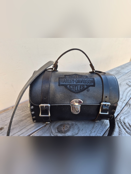 Harley-Davidson Handbags - HARLEY-DAVIDSON VINTAGE BLACK LEATHER SADDLE HANDBAG